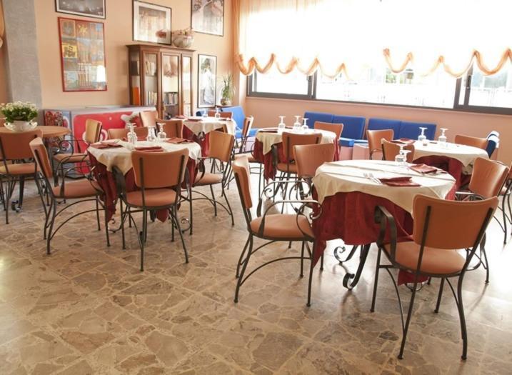 Hotel Jasmine Beach Rimini Exterior photo