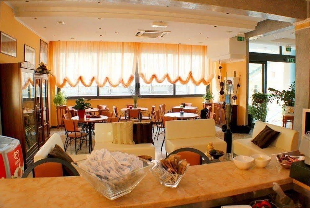 Hotel Jasmine Beach Rimini Exterior photo